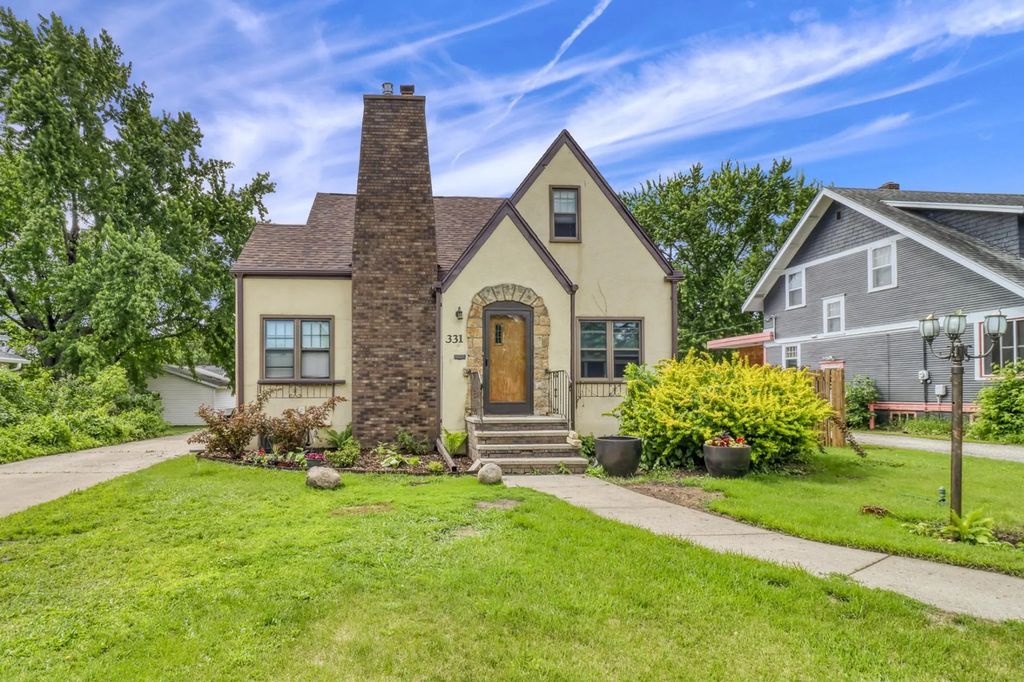 331 Willow Street E, Detroit Lakes