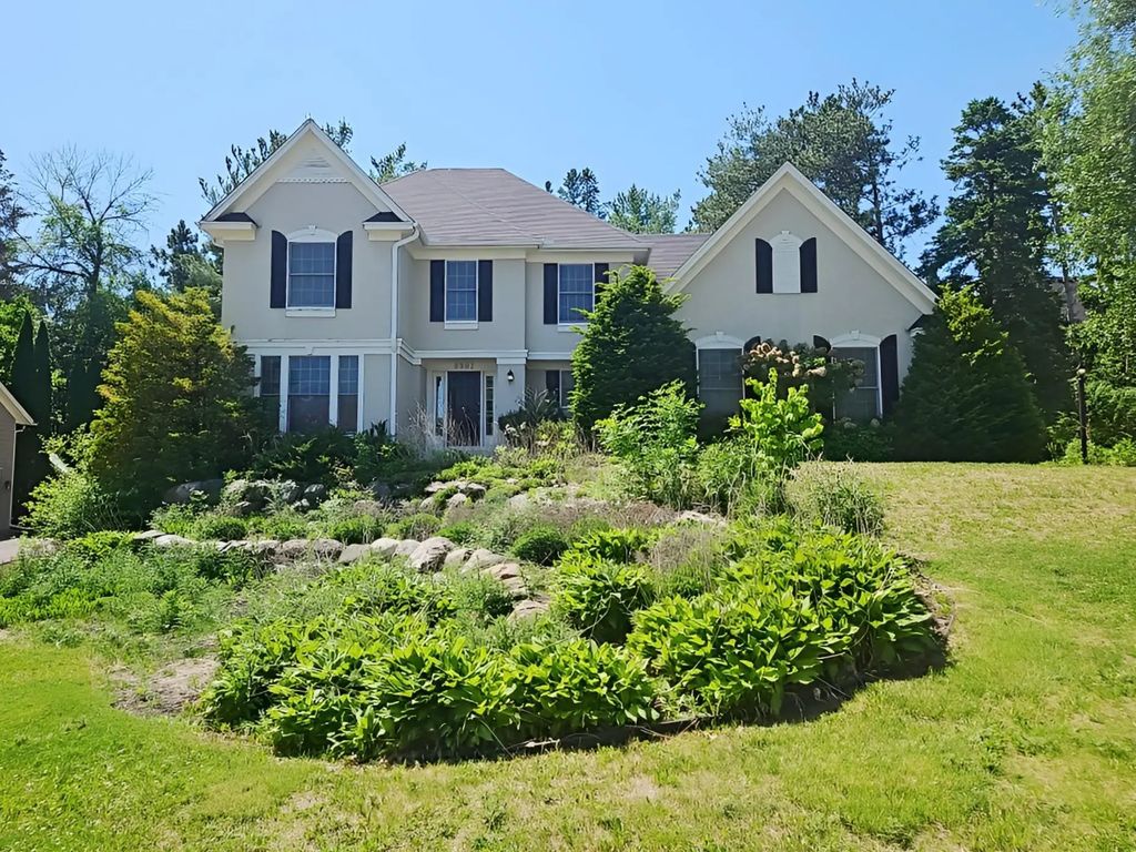 8982 Hunters Trail, Woodbury
