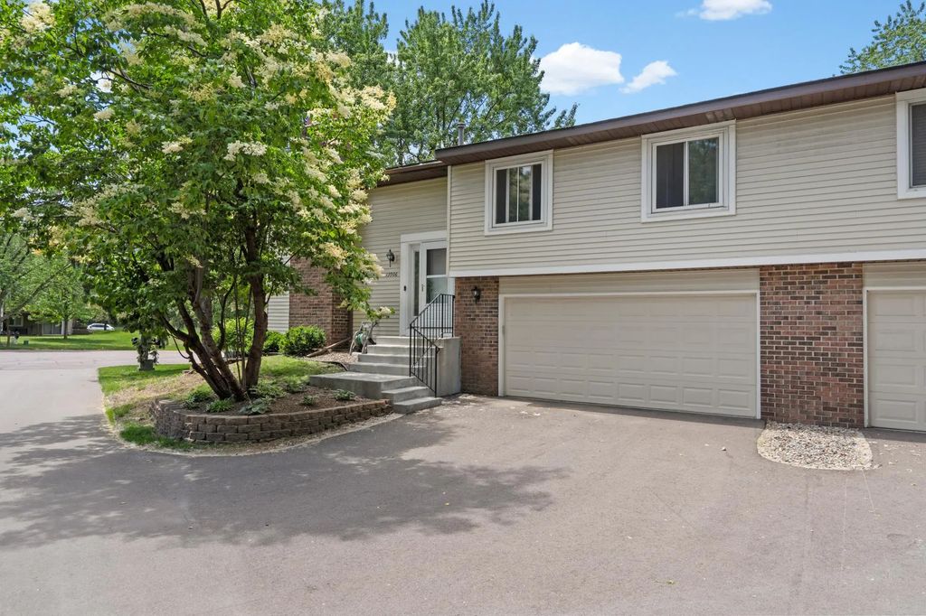 13906 Herald Way, Apple Valley