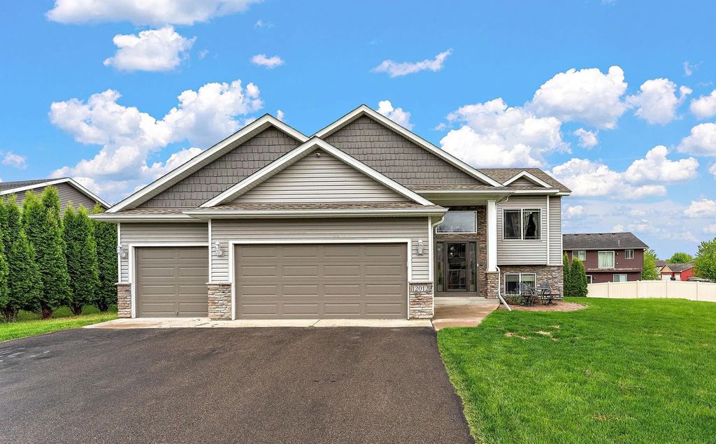 12012 Mayview Curve, Lindstrom