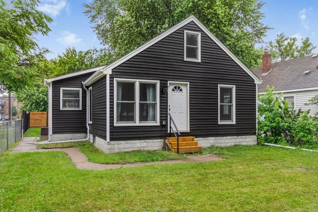 87 Wheelock Parkway W, Saint Paul