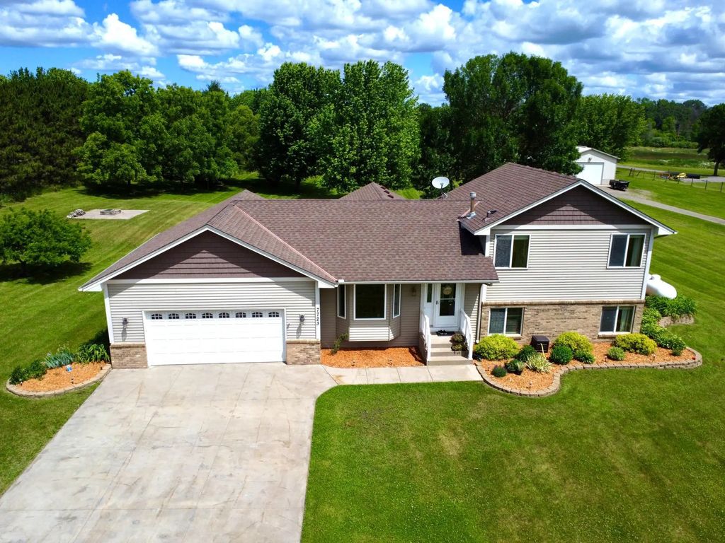 7723 Viking Boulevard Nw, Anoka