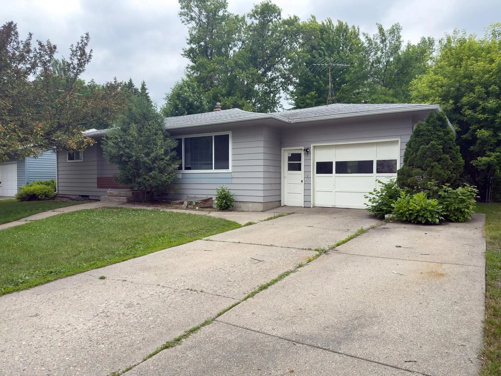 1107 17th Street S, Moorhead
