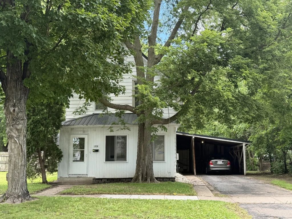 1208 7th Street E, Menomonie