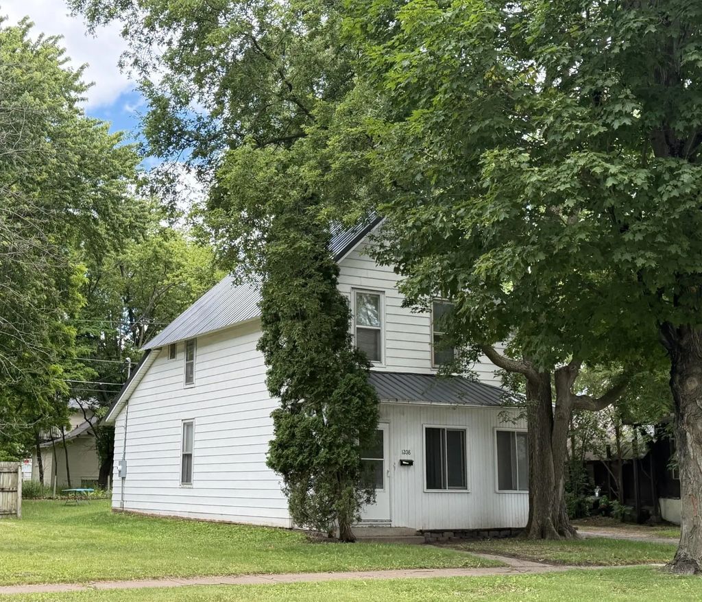 1208 7th Street E, Menomonie