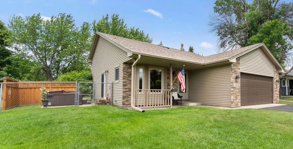 2416 95th Avenue N, Brooklyn Park