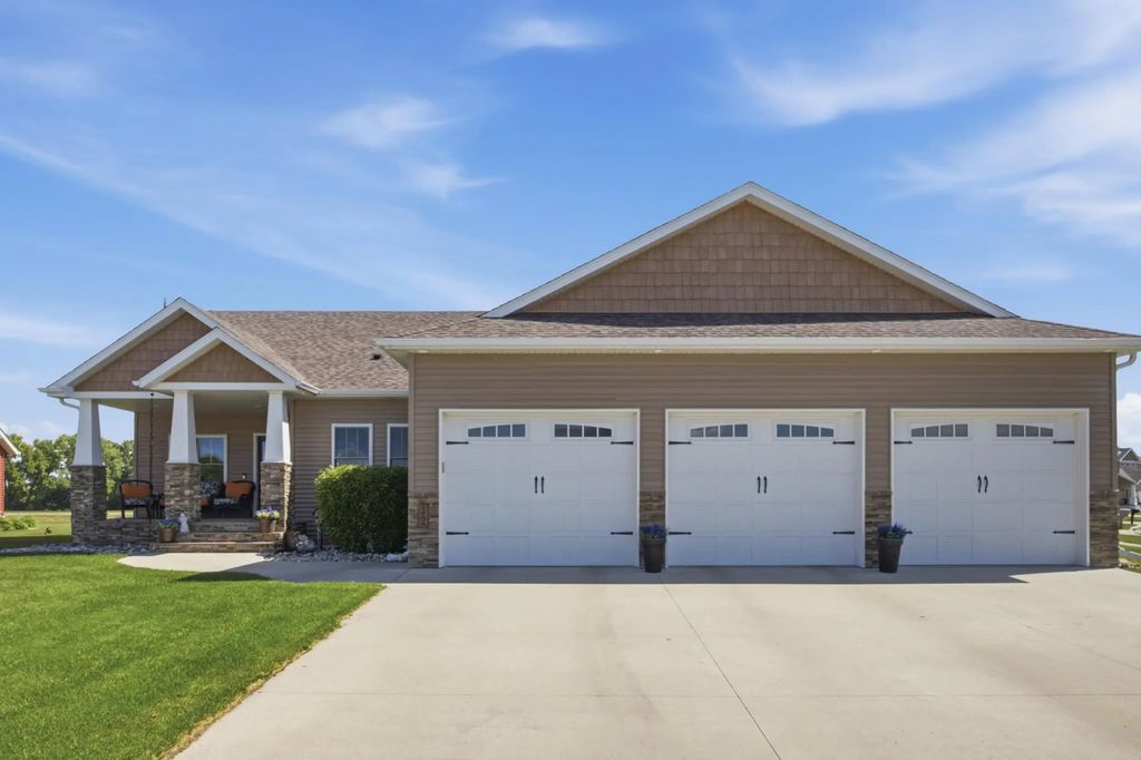 1406 W Summerwood Trail, Dilworth