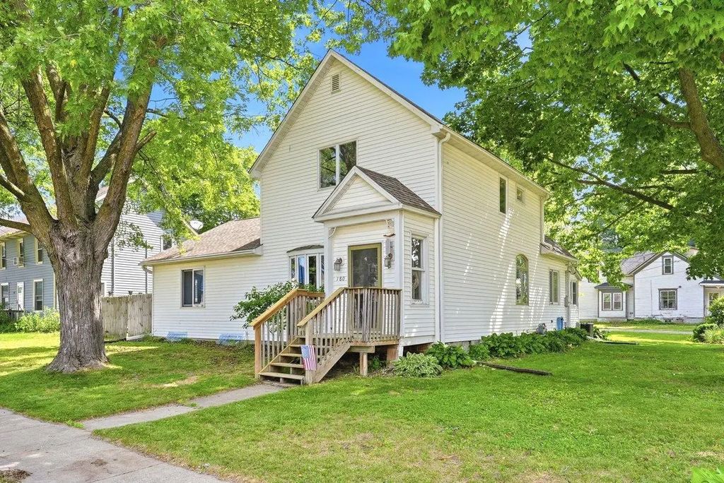 180 S Plum Street, Ellsworth