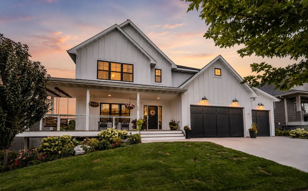 1705 Huron Court, Northfield