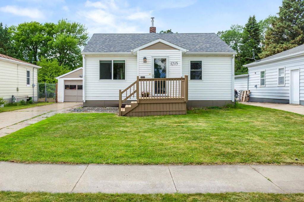 1215 13th Street N, Moorhead