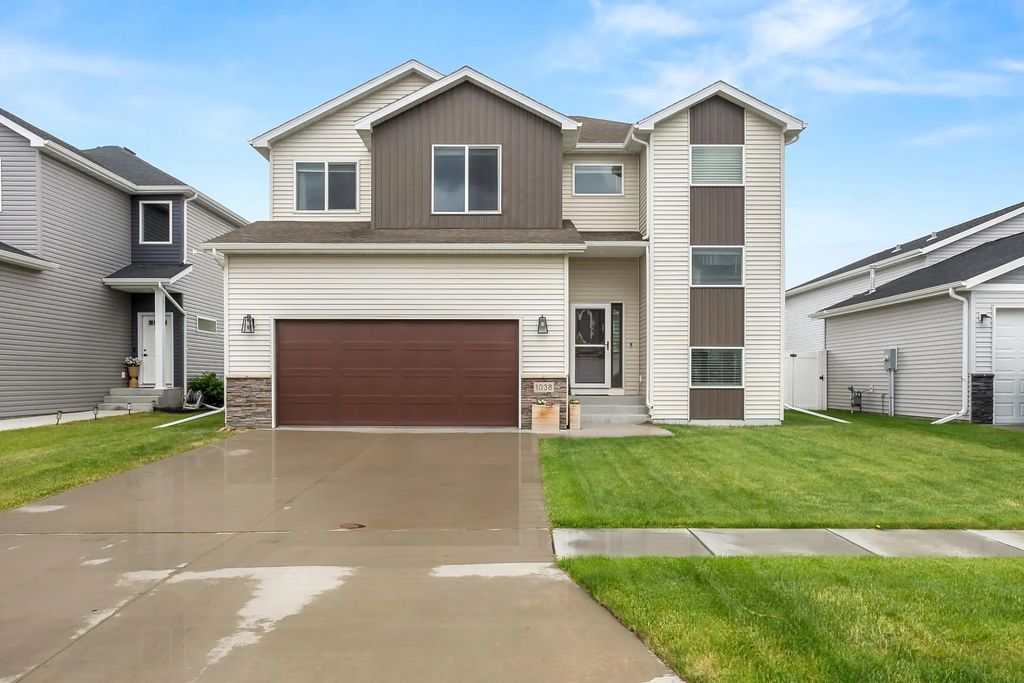 1038 Ashley Drive W, West Fargo
