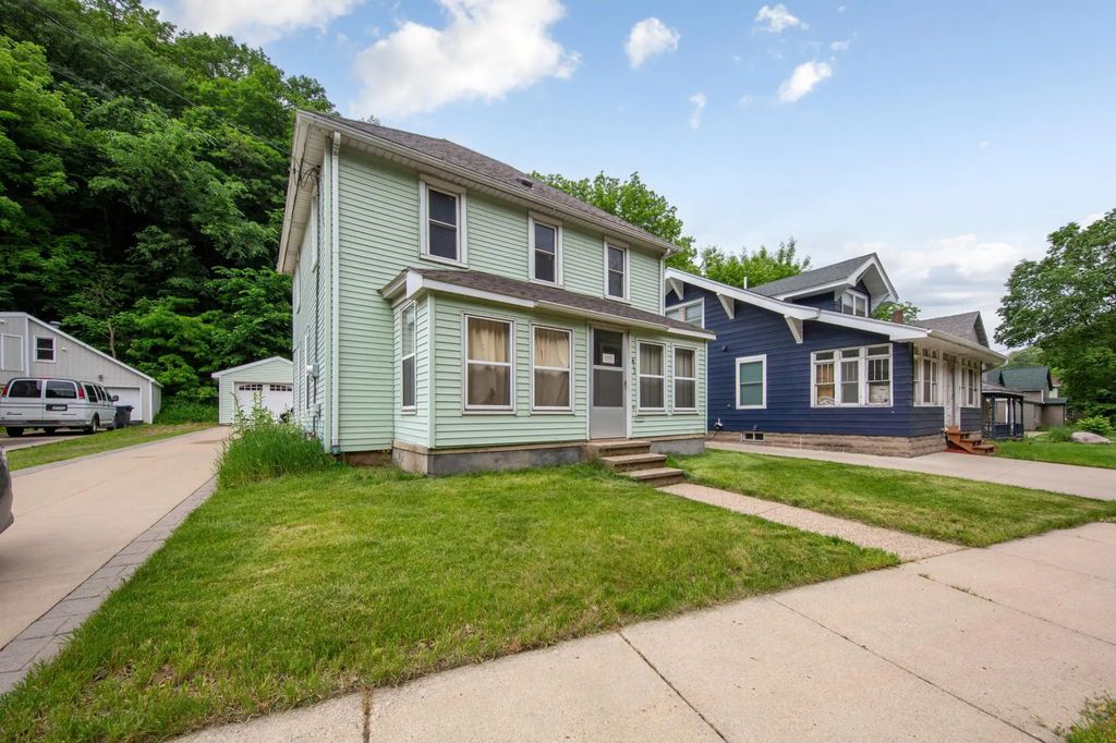 413 Glenwood Avenue, Mankato