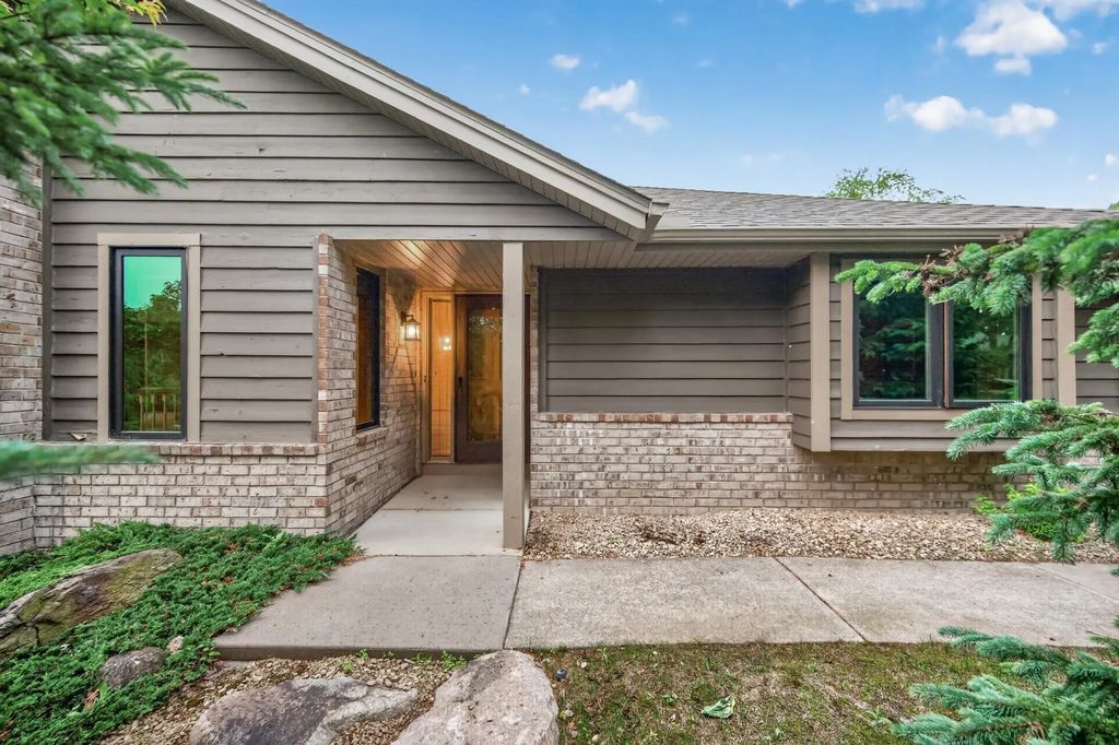 18137 Judicial Way S, Lakeville