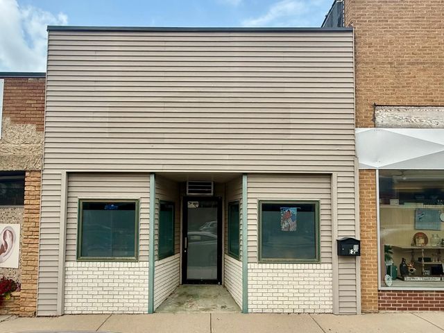 111 Second, Redwood Falls