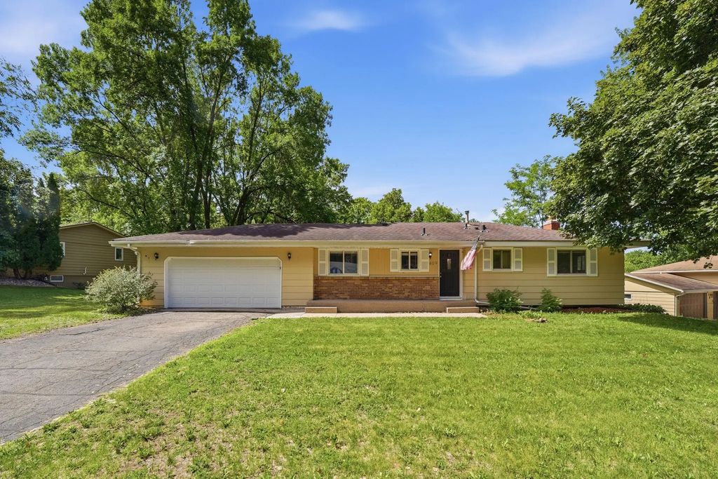 409 Harold Drive, Burnsville