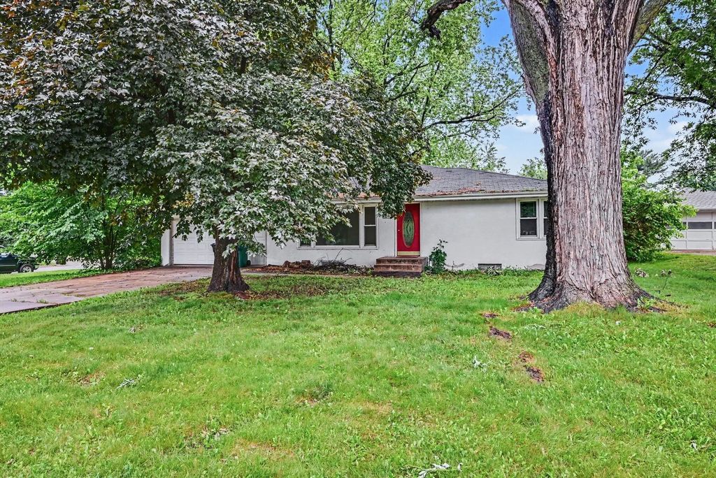 1708 Lydia Avenue W, Roseville