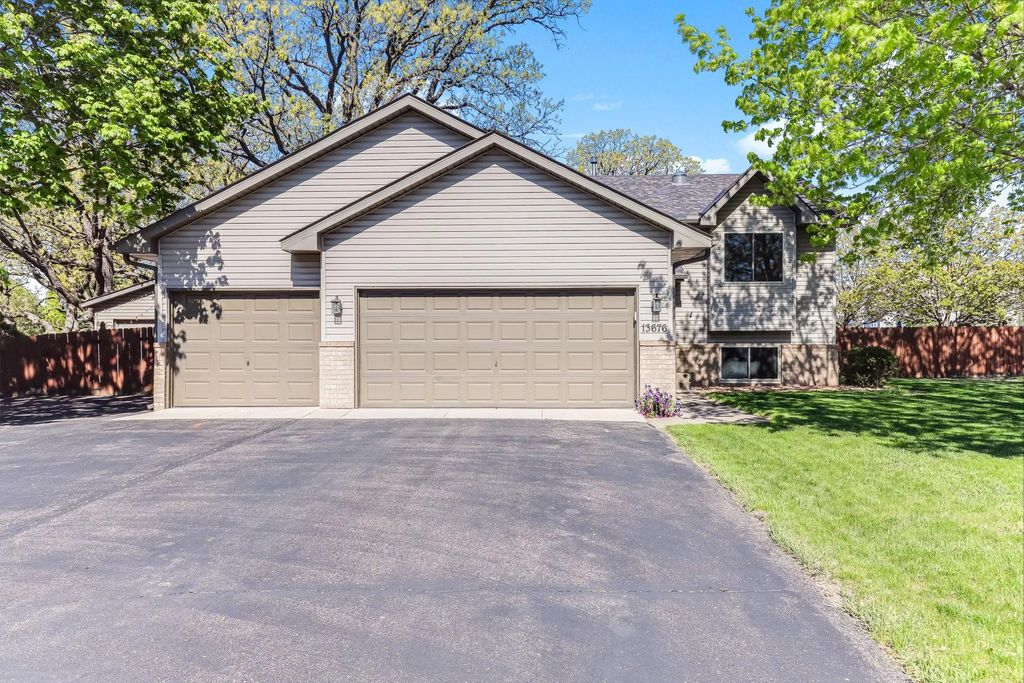 13676 Marigold Street Nw, Andover