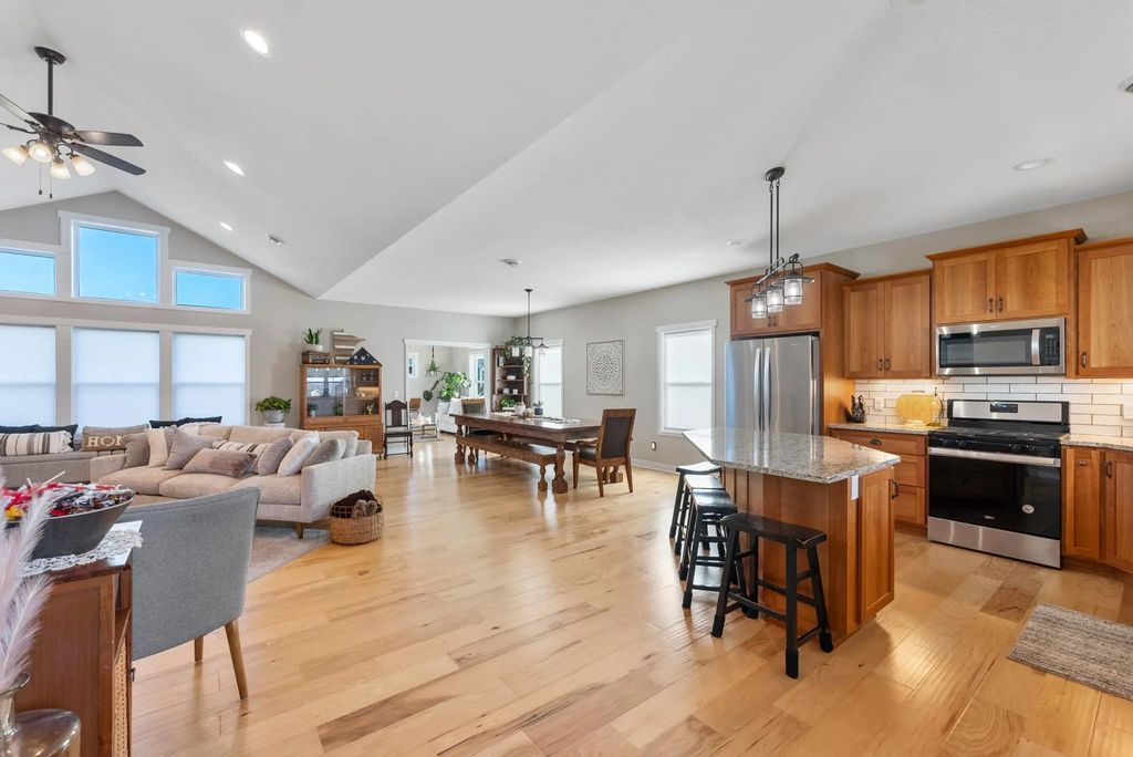 38209 Everett Avenue, North Branch