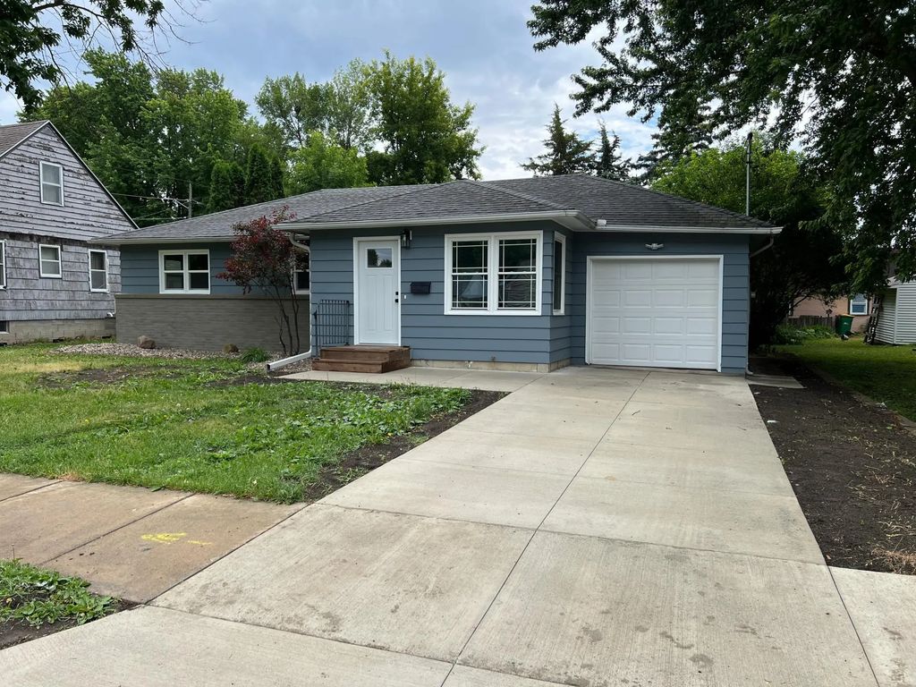 1405 W Clark Street, Albert Lea