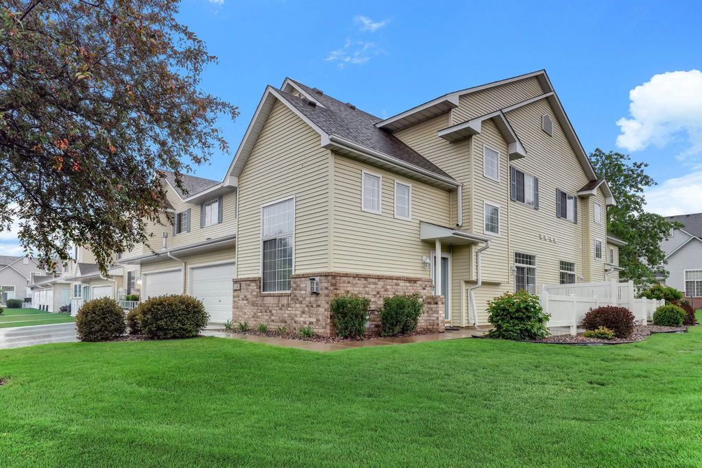 3128 Juniper Lane E, Woodbury