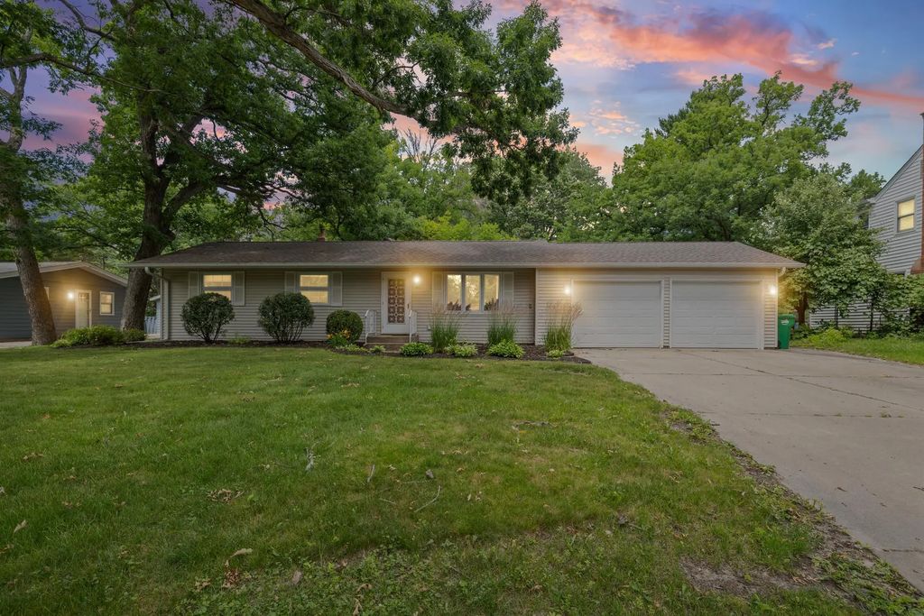 605 Arner Avenue, Shoreview