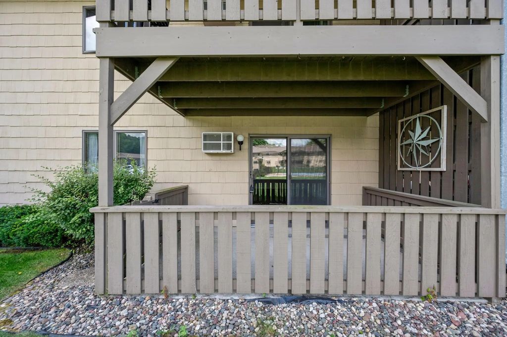 1806 Pioneer Road 113, Red Wing