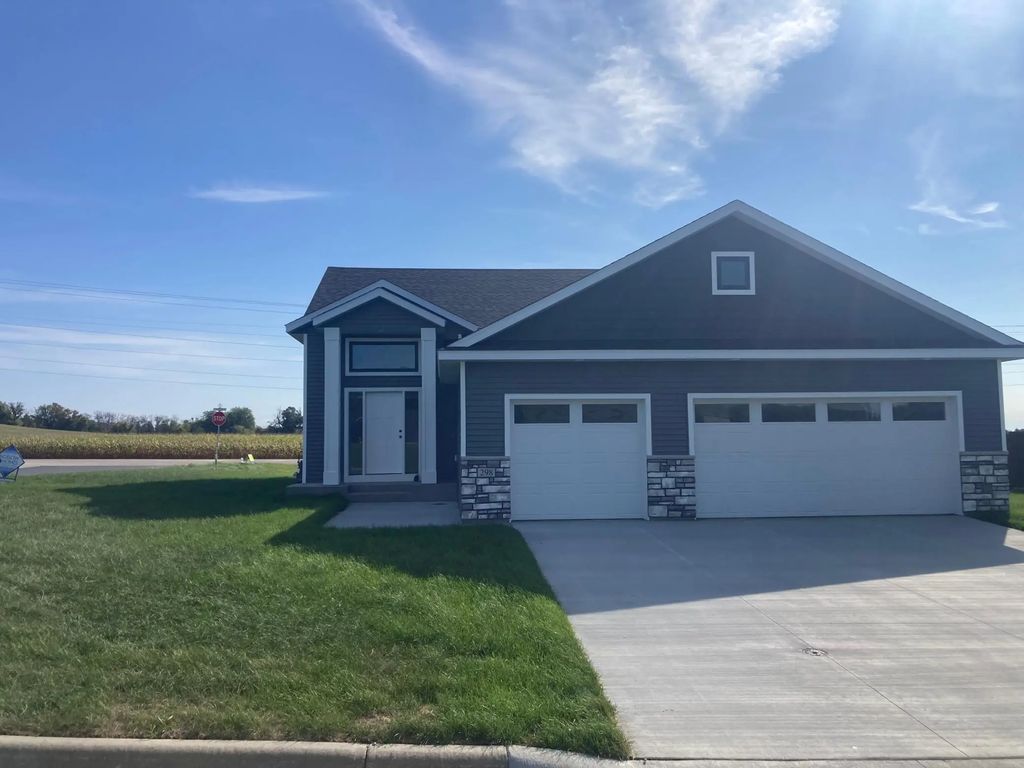 298 Eagle Lane, Zumbrota