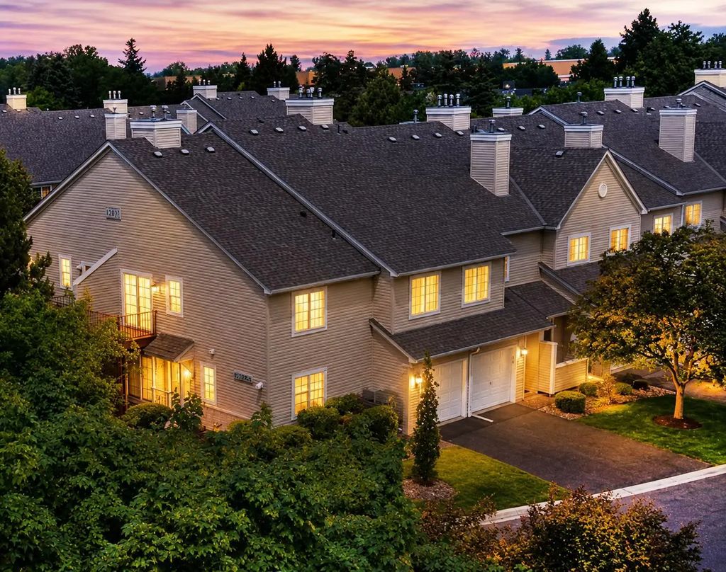 2240 Ranchview Lane N 80, Plymouth