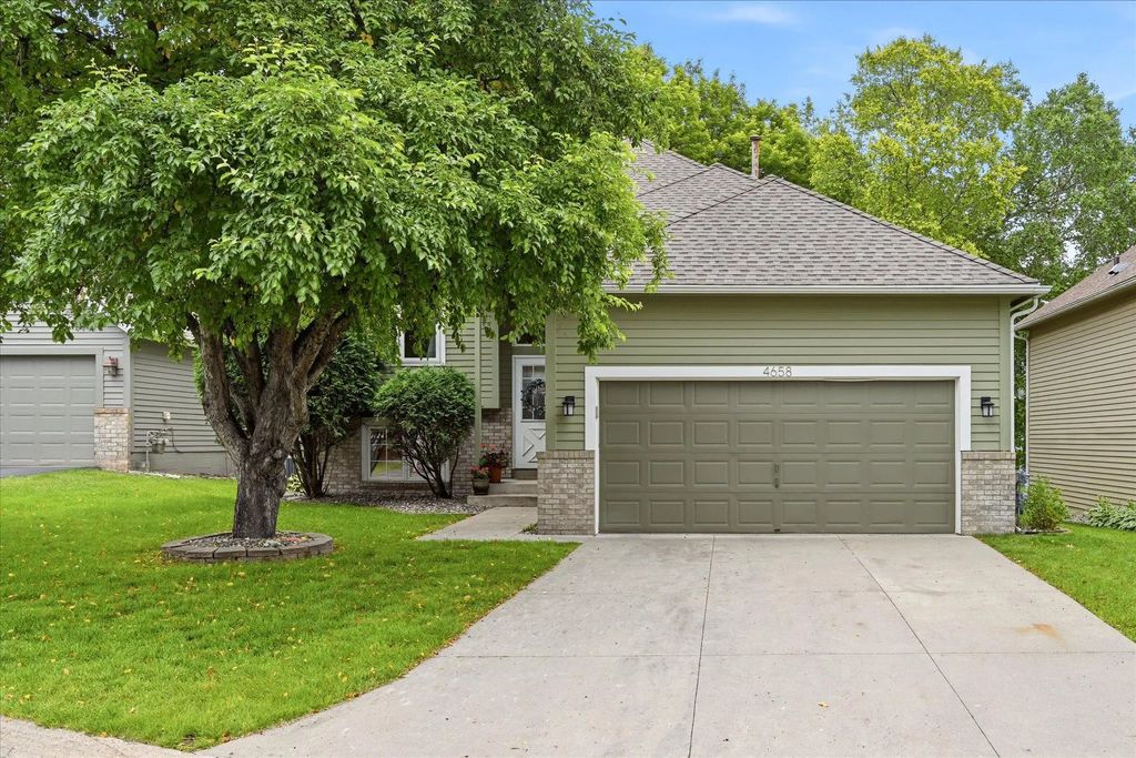 4658 Wildwood Street, Eagan