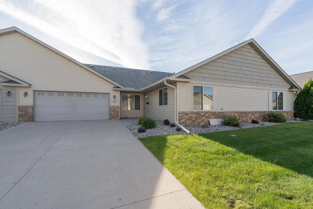 109 Palmer Path, Mankato