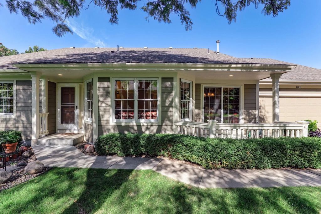 821 Ivy Lane, Eagan