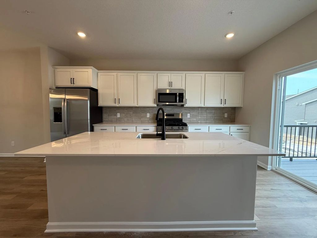 13624 Willow Drive, Rogers
