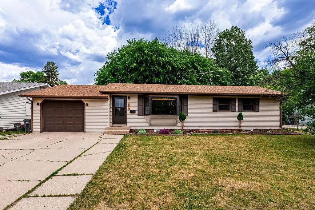 606 Birch Lane, Moorhead