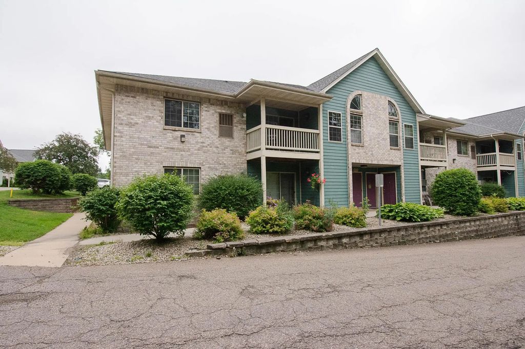 1876 Deerhaven Lane Ne 2, Rochester