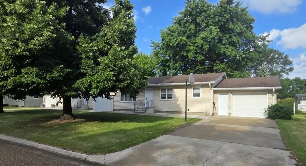 119 & 121 14th Street N, Oakes