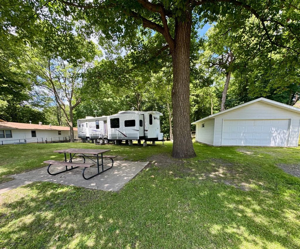 8400 N Shore Drive, Spicer