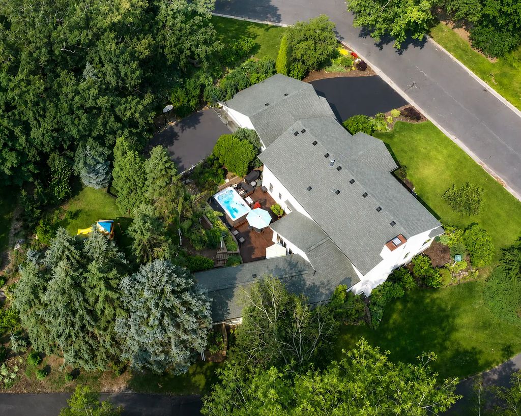 1364 Chatterton Court, Eagan
