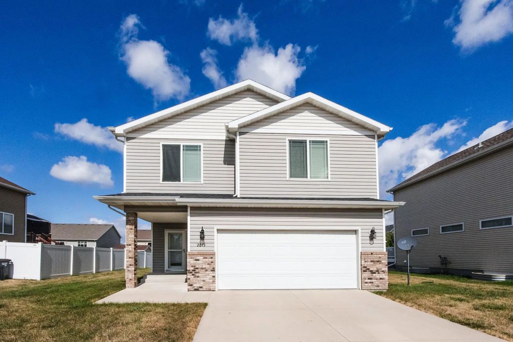 2613 56th Avenue S, Fargo