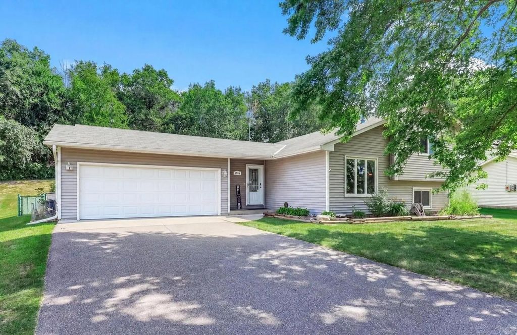 8594 Underwood Lane N, Maple Grove