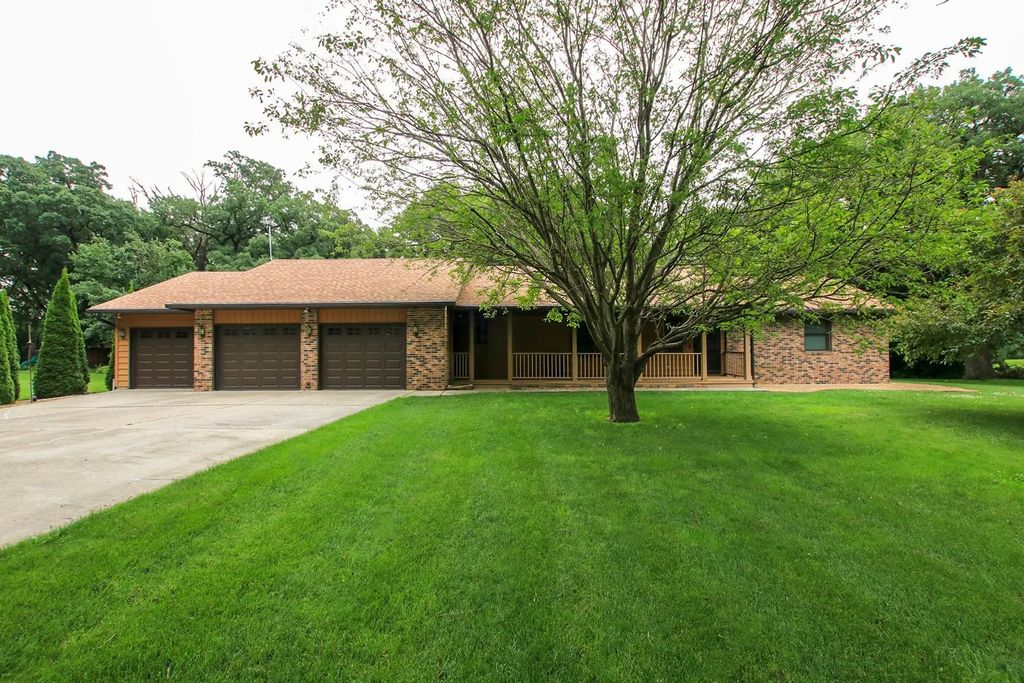 19634 Skyview Circle, Hutchinson