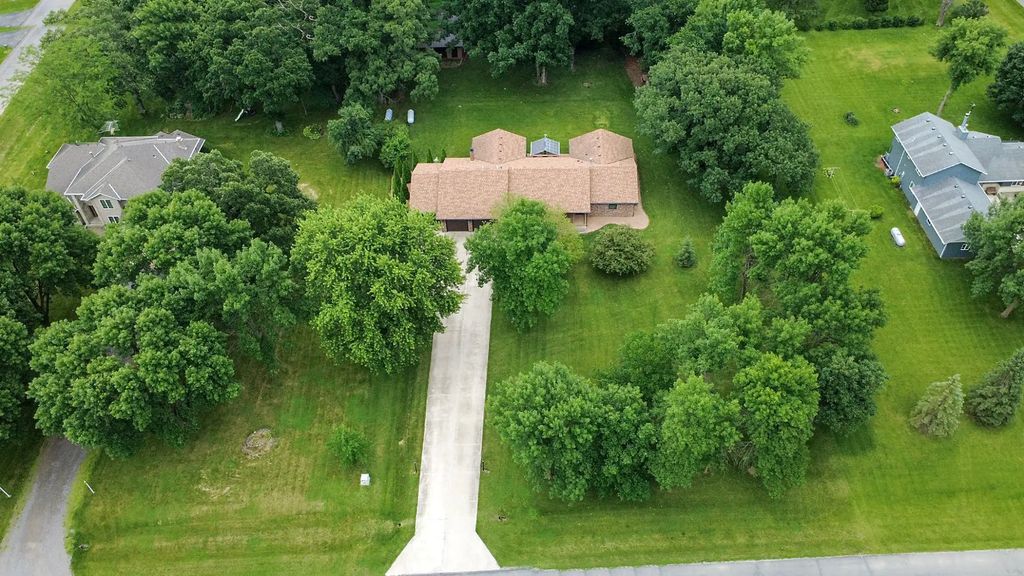 19634 Skyview Circle, Hutchinson