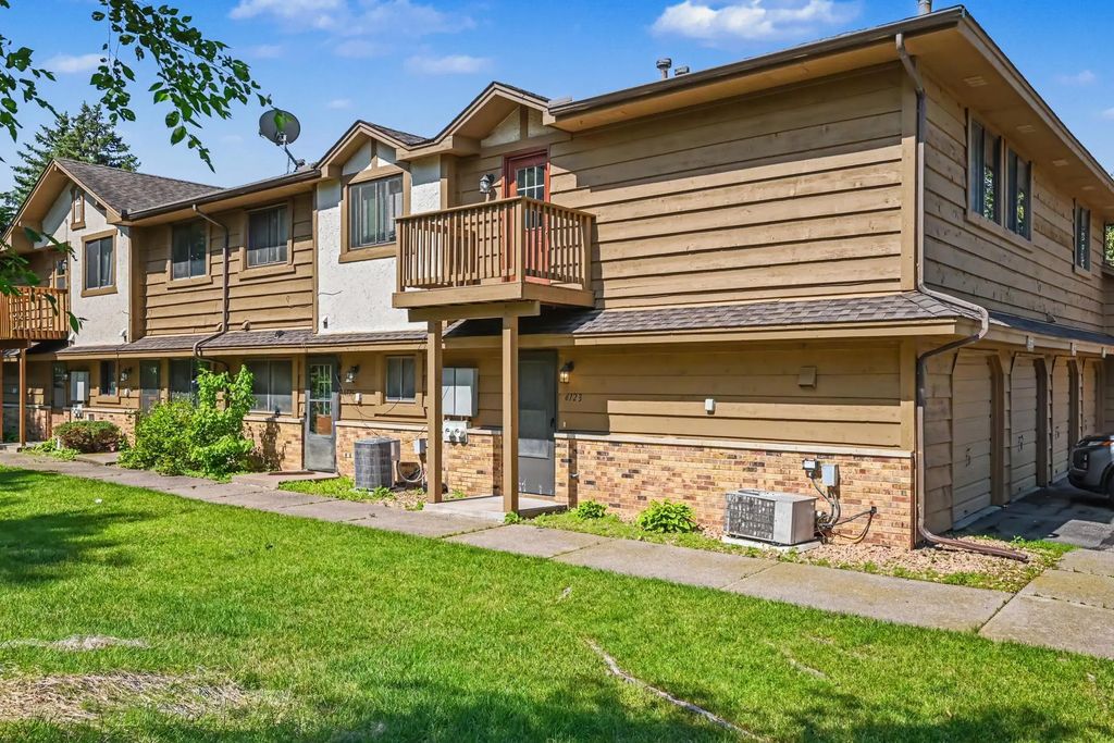 6123 78th Avenue N, Brooklyn Park