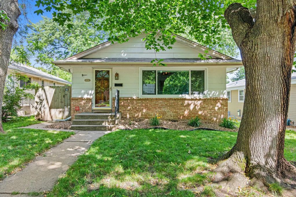 3236 N Indiana Avenue N, Robbinsdale