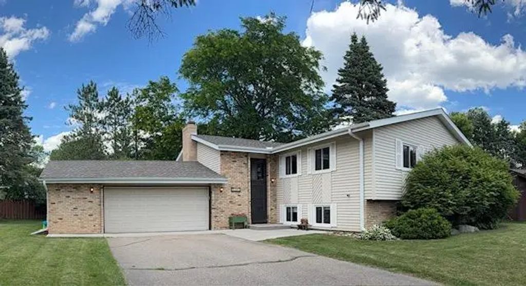 3317 Red Oak Circle S, Burnsville