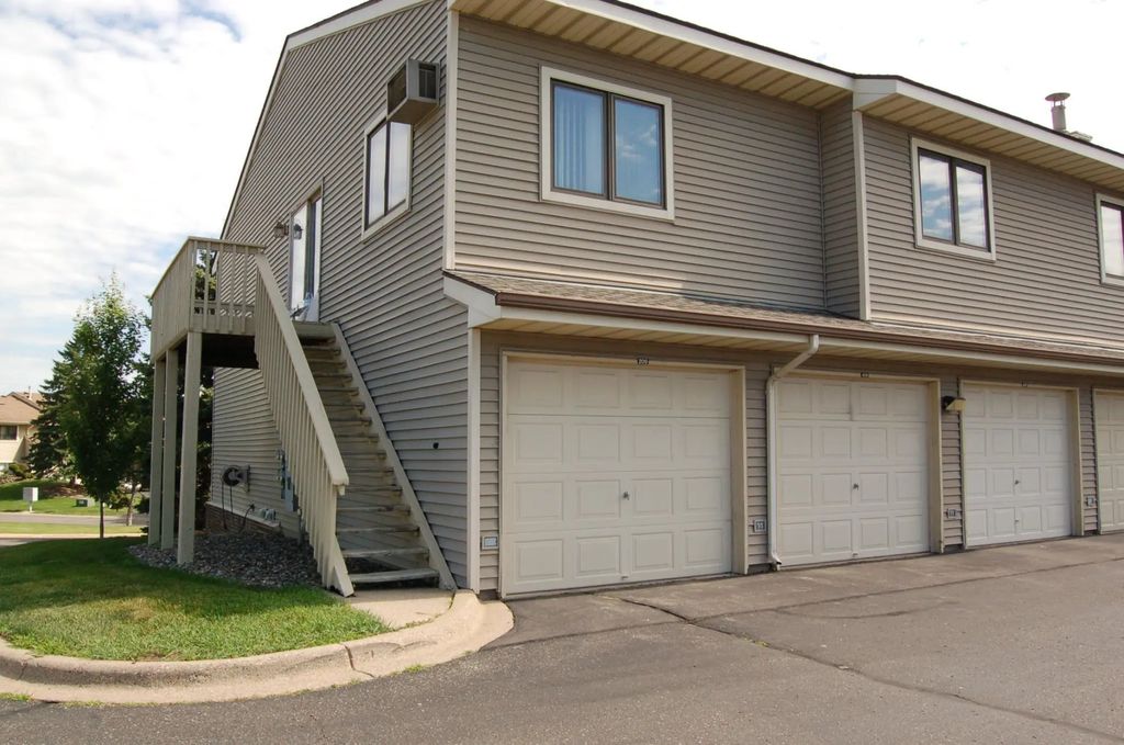 14843 Endicott Way 209, Apple Valley