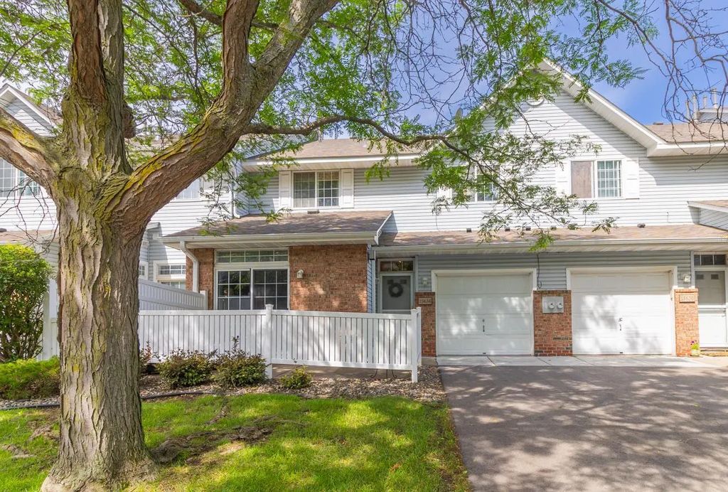 15634 Garnet Way 21, Apple Valley