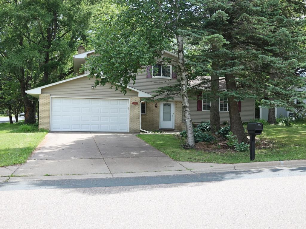 1081 Cedarwood Drive, Woodbury