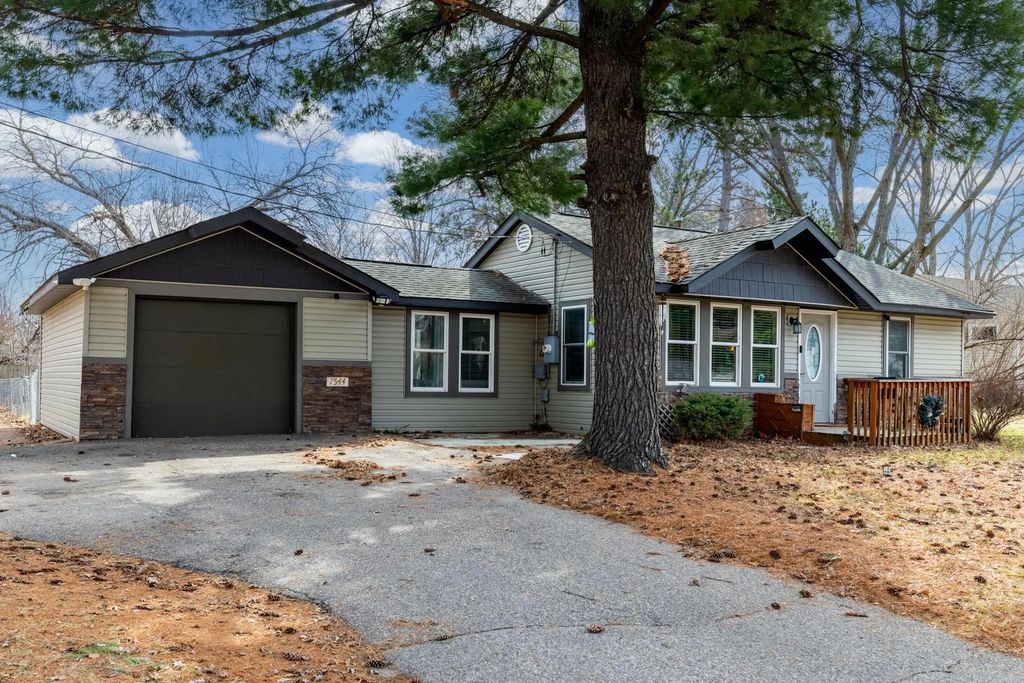 7544 Douglas Drive N, Brooklyn Park