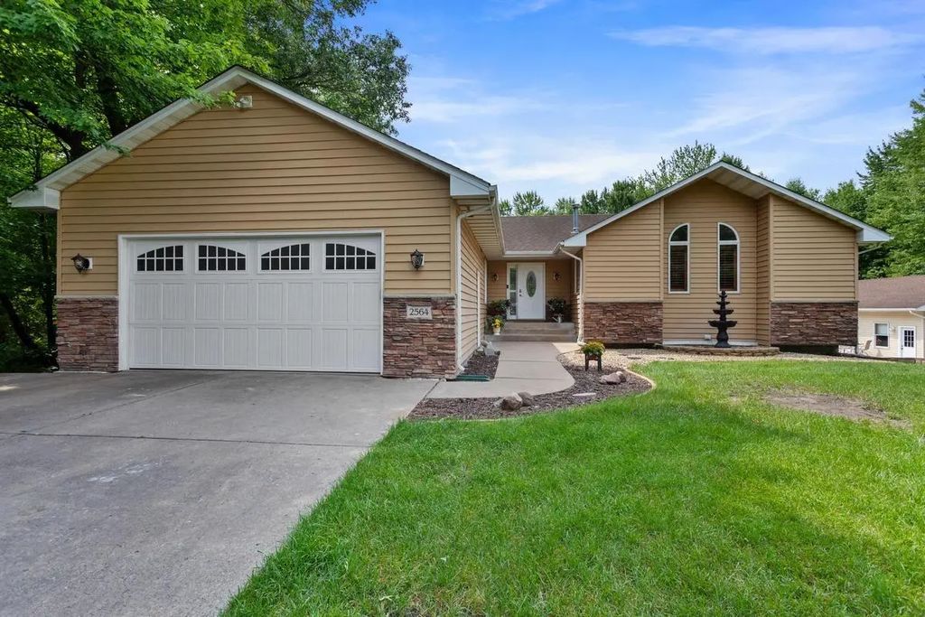 2564 Bunker Lake Boulevard Ne, Andover