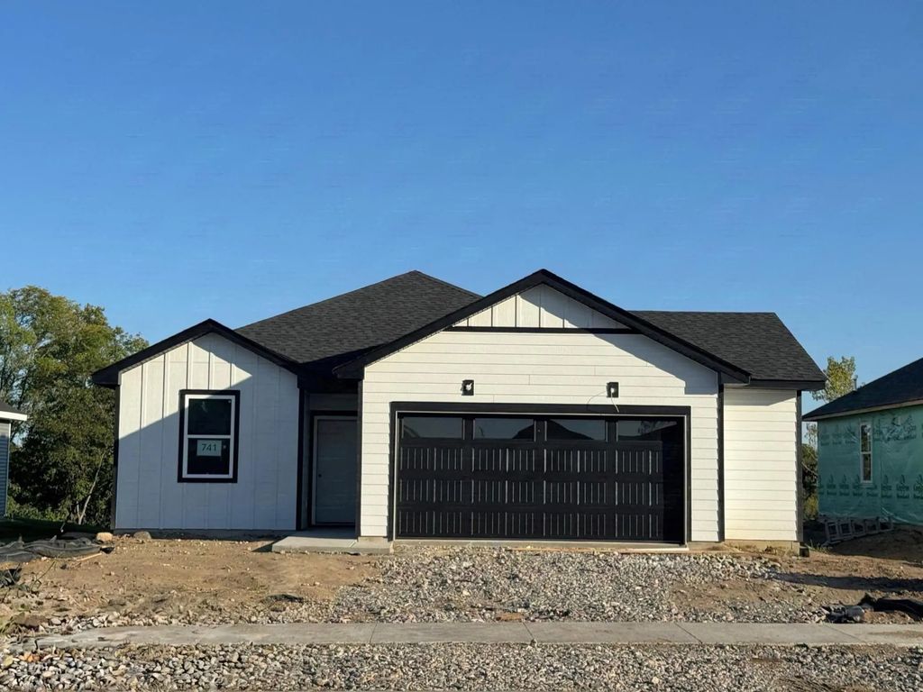 741 Vista Court, Hanover